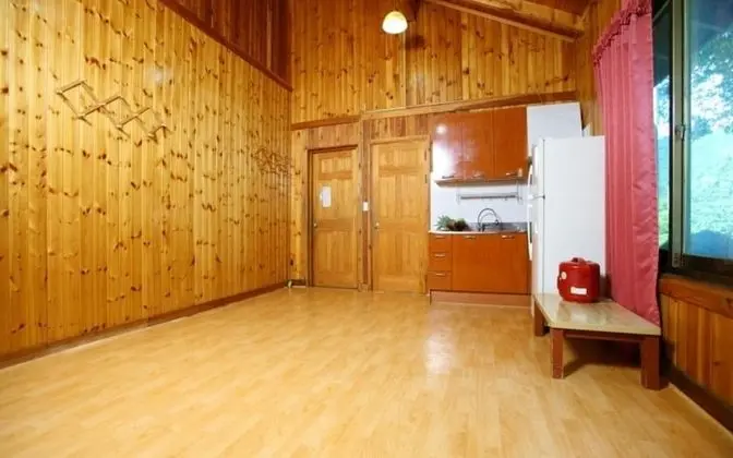 Oda (Medium Log Room A)