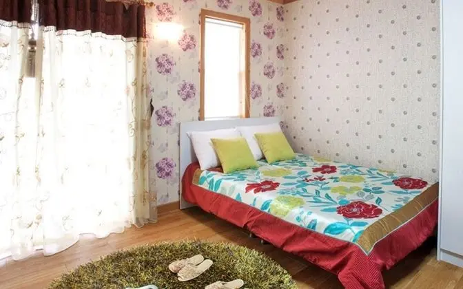 Oda (Room 102 (Studio Family Room))
