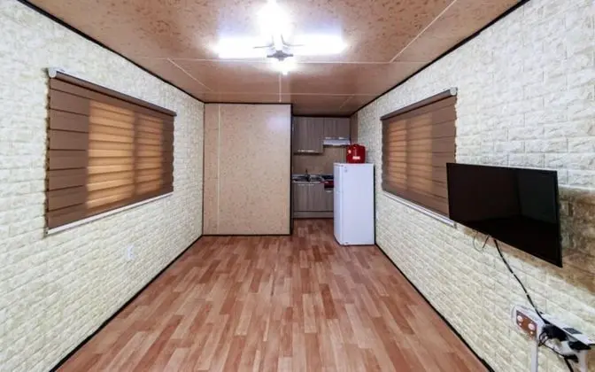 Oda (Riverside room (Unshared House))