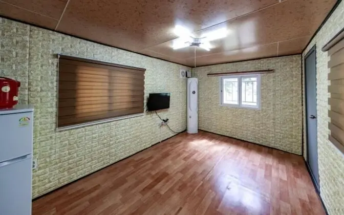 Oda (Riverside room (Unshared House))