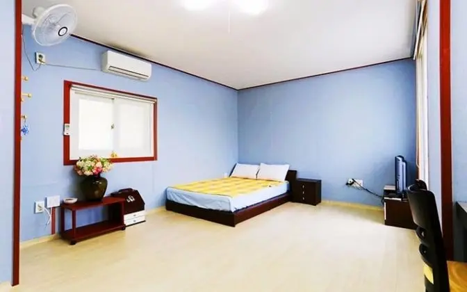 Oda (Room 202)