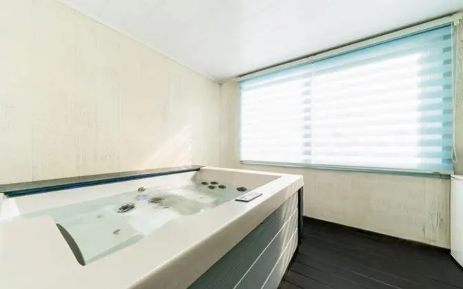 Oda (Blue (jet spa))