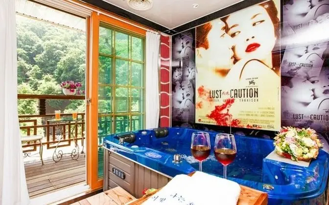 Oda (Byeolbitdong] Red star (multiple floo)