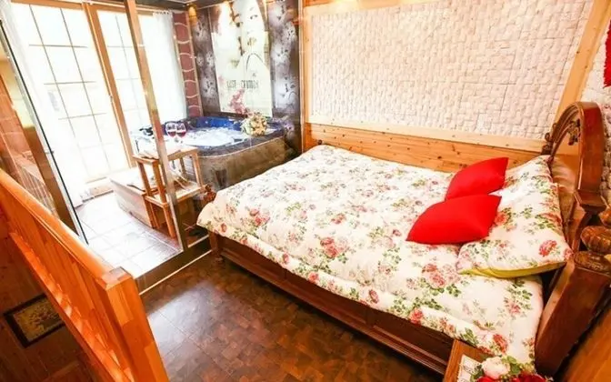 Oda (Byeolbitdong] Red star (multiple floo)