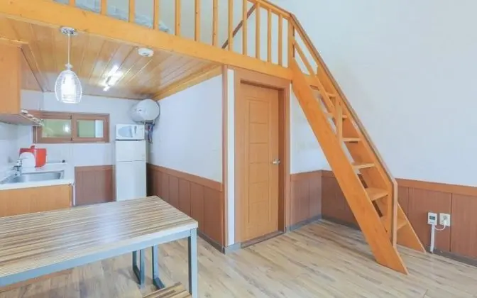 Oda (Room 104 (Duplex Family Group Room))