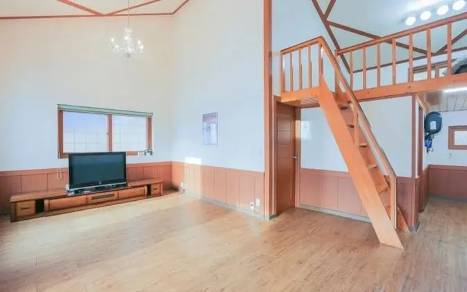 Oda (Room 105 (Duplex Group Room))