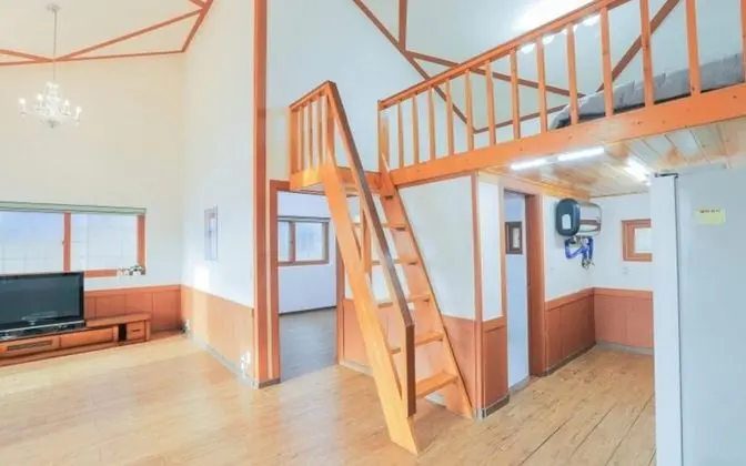 Oda (Room 105 (Duplex Group Room))