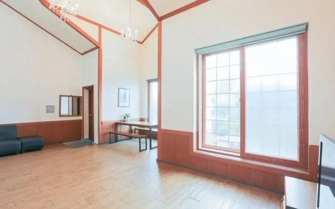 Oda (Room 105 (Duplex Group Room))