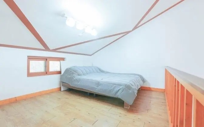 Oda (Room 105 (Duplex Group Room))