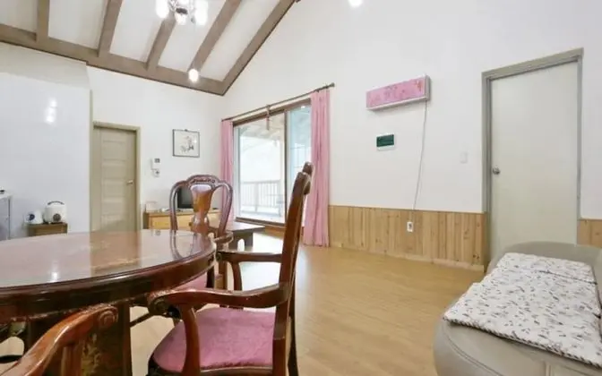 Oda (Moonlight Room)