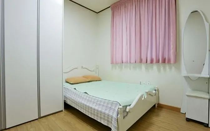 Oda (Moonlight Room)