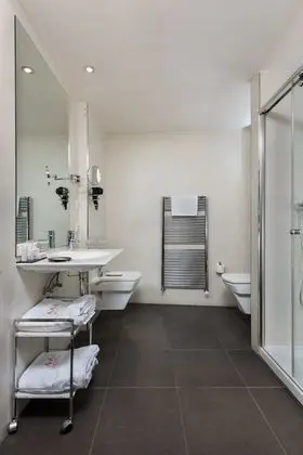 Tek Büyük Yataklı Oda (Upper level)