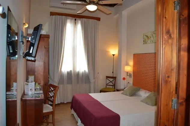 Tek Büyük Yataklı Oda (Upper floor)