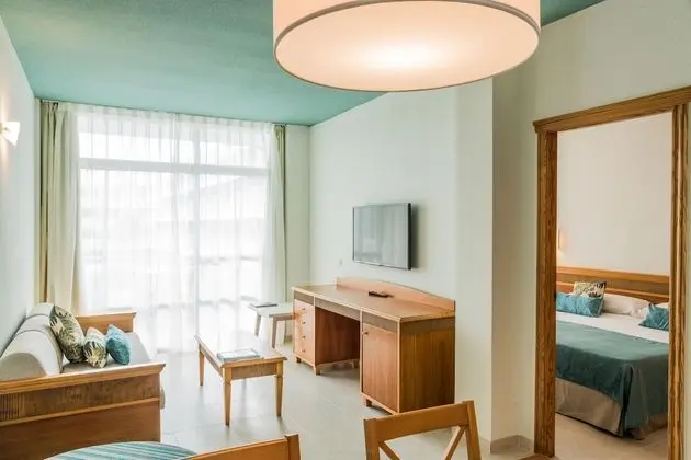 Süit, Golf Manzaralı (2 adults and 2 children)