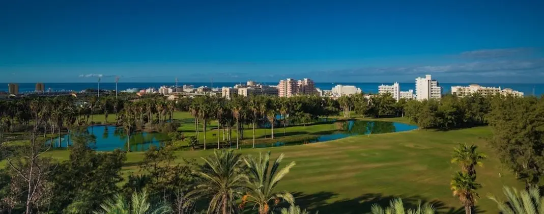 Süit, Golf Manzaralı (2 adults and 2 children)