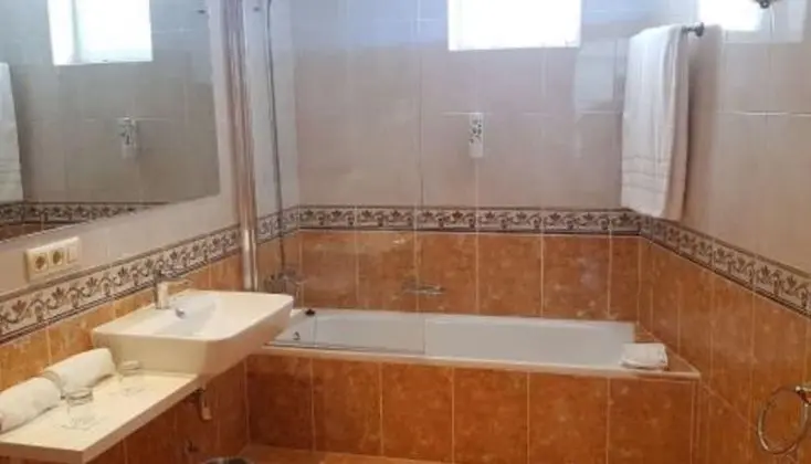 Süit, Golf Manzaralı (2 adults and 2 children)