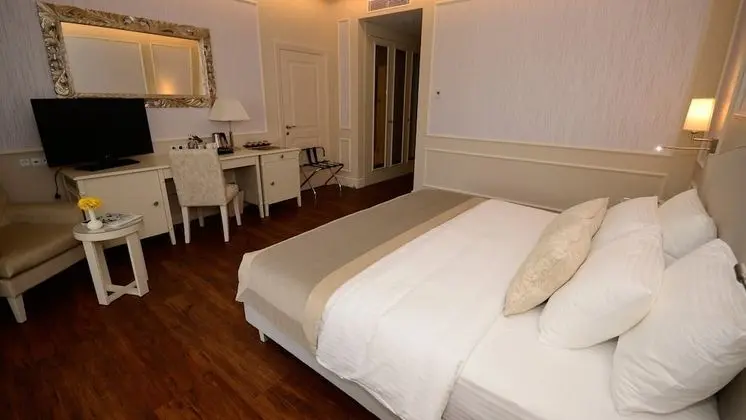 Club Tek Büyük veya İki Ayrı Yataklı Oda