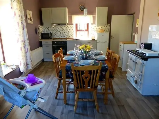 Standard Ev, 4 Yatak Odası, Göl Manzaralı, Göl Kenarı