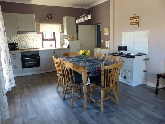 Standard Ev, 4 Yatak Odası, Göl Manzaralı, Göl Kenarı