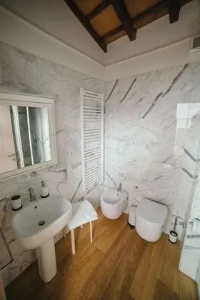 Büyük Yataklı Tek Kişilik Oda