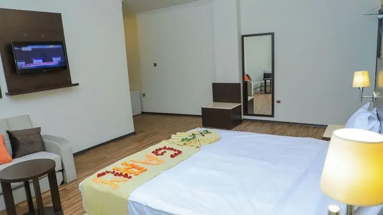 Senior Tek Büyük Yataklı Oda