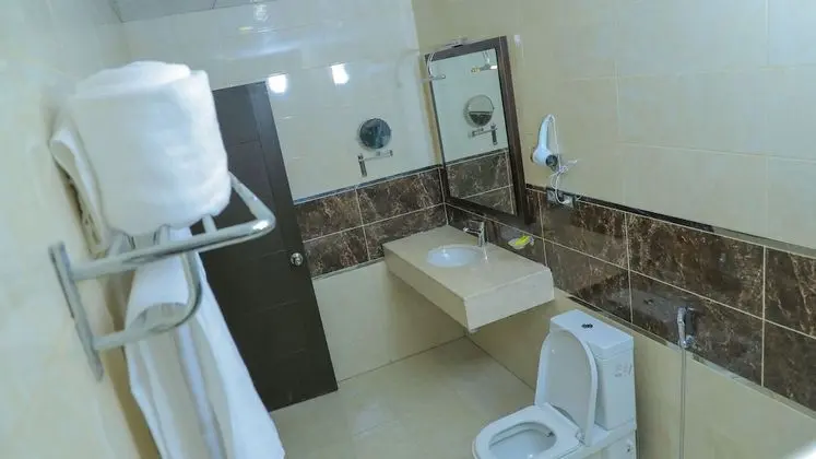 Senior Tek Büyük Yataklı Oda