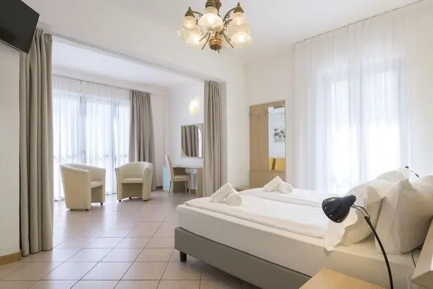 Üç Kişilik Oda, Balkon