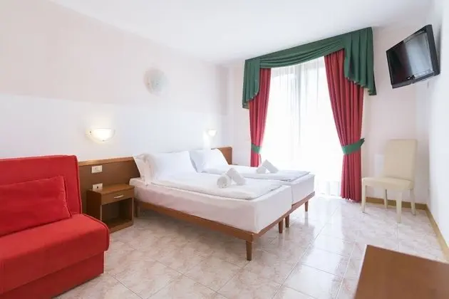 Üç Kişilik Oda, Balkon, Göl Manzaralı