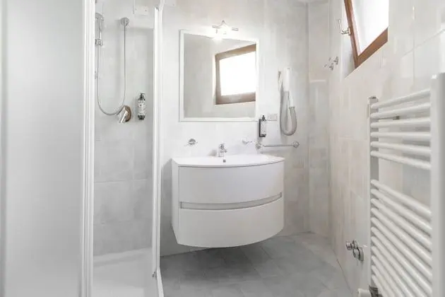 Üç Kişilik Oda, Balkon, Göl Manzaralı