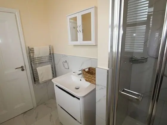 Apart Daire, Özel Banyo (Ref B)