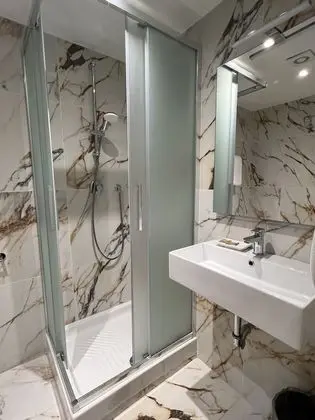 Üç Kişilik Oda
