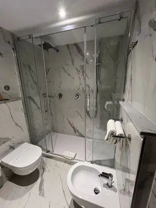 Üç Kişilik Oda