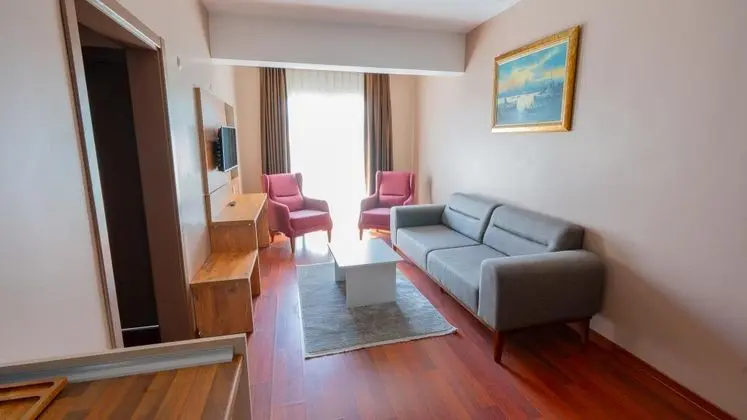 Deluxe Çift Kişilik Oda, Kara veya Havuz Manzaralı