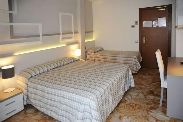 Dört Kişilik Oda, 1 Yatak Odası