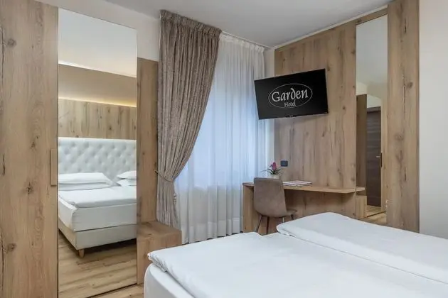 Junior Tek Büyük veya İki Ayrı Yataklı Oda, 1 En Büyük (King) Boy Yatak