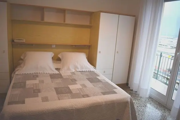 Tek Büyük veya İki Ayrı Yataklı Oda, Deniz Manzaralı