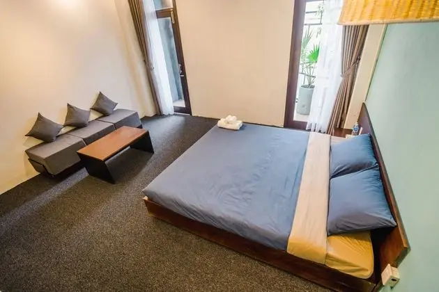 Deluxe Tek Büyük Yataklı Oda, Balkon, Bahçe Manzaralı