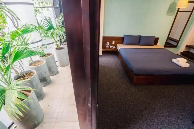 Deluxe Tek Büyük Yataklı Oda, Balkon, Bahçe Manzaralı