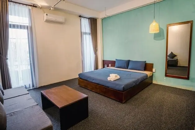 Deluxe Tek Büyük Yataklı Oda, Balkon, Bahçe Manzaralı