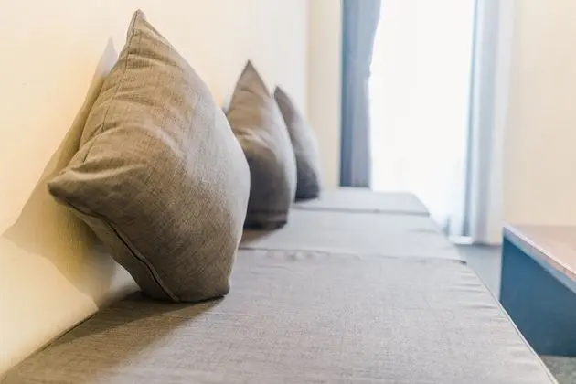 Deluxe Tek Büyük Yataklı Oda, Balkon, Bahçe Manzaralı