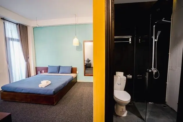Deluxe Tek Büyük Yataklı Oda, Balkon, Bahçe Manzaralı
