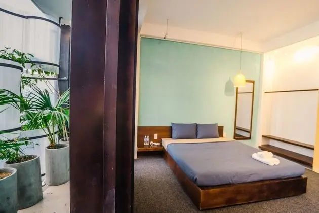 Deluxe Tek Büyük Yataklı Oda, Balkon, Bahçe Manzaralı