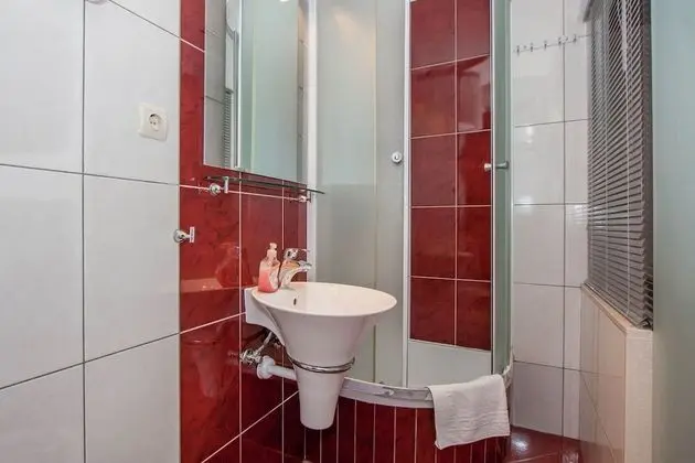Economy Tek Büyük veya İki Ayrı Yataklı Oda (Groundfloor)