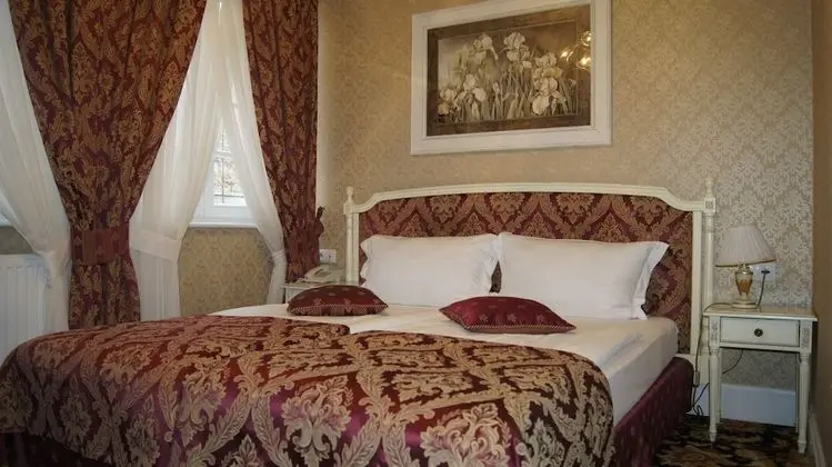 Tek Büyük veya İki Ayrı Yataklı Oda