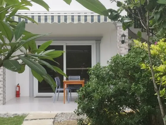 Superior Üç Kişilik Oda, Havuz Manzaralı
