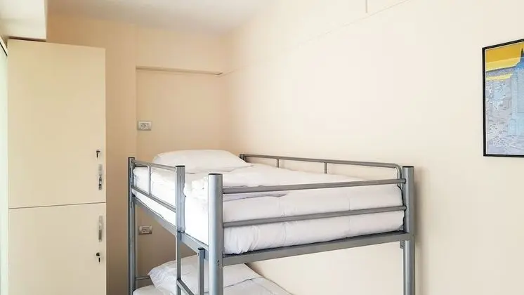 Ortak Ranzalı Oda, Ortak Banyo