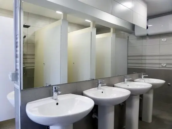 Ortak Ranzalı Oda, Ortak Banyo