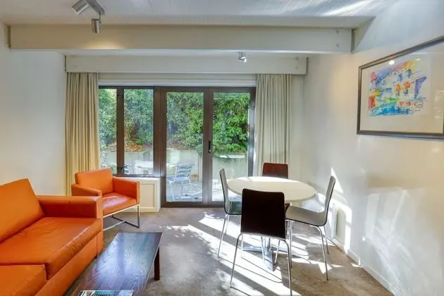 Standard Apart Daire, 2 Yatak Odası, Avlu