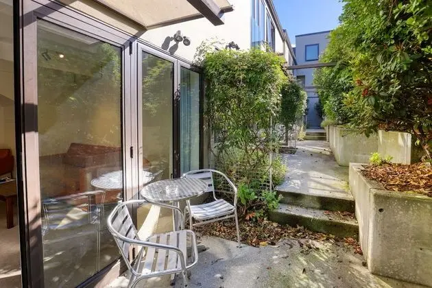 Standard Apart Daire, 2 Yatak Odası, Avlu