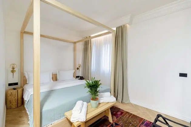 Deluxe Tek Büyük Yataklı Oda